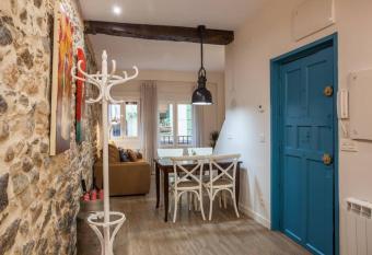 BONITO APARTAMENTO, NUEVO Y EN EL CASCO VIEJO!!! allows 18 year olds to book a room