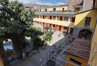 HOSPEDAJE CENTRAL has Balcony rooms