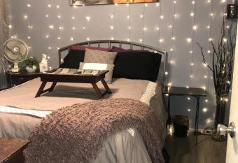 Private Double Room in Tempe Condo NOT HOTEL allows 18 year olds to book a room