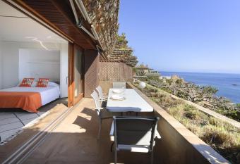 Lets Holidays Modern sea views apartment has Balcony rooms