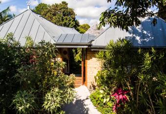 Villa Le Zend  miK allows 18 year olds to book a room