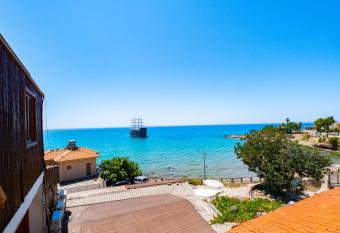 Selen Butik Hotel allows 18 year olds to book a room