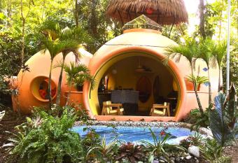 Casa Corazon del Mar allows 18 year olds to book a room