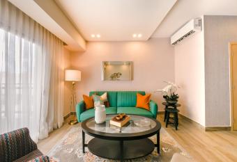 Fully Serviced Apartment at Regatta Living II - 6C has Balcony rooms