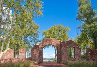 Hutton Brickyards has Balcony rooms
