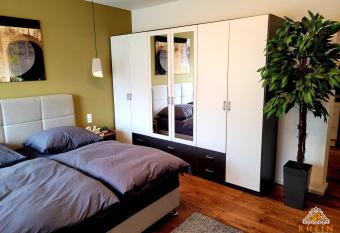 Top Modernes Rhein Apartment Vallendar allows 18 year olds to book a room