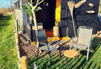 Trekkershut allows 18 year olds to book a room