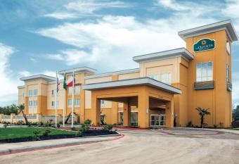 La Quinta by Wyndham Cotulla allows 18 year olds to book a room