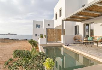 Paros Cape Suites allows 18 year olds to book a room
