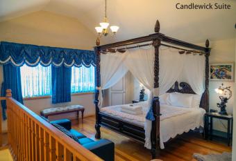 Observatory Cottages has rooms with a private hot tub