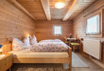 Ferienwohnung Kr  sshof has Balcony rooms