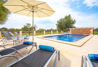 Can Cuixa has Balcony rooms