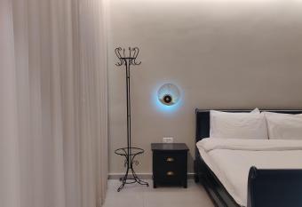 Urbanica Carmel- Apartments has Balcony rooms