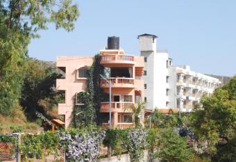 Quinte Hills Residency has Smoking/Balcony rooms