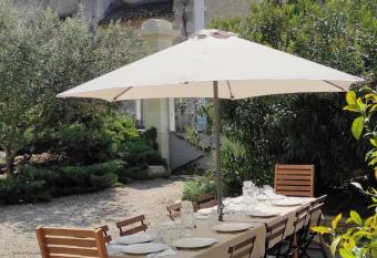 Mas d Alaur   has Balcony rooms