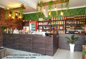 El   Hostel allows 18 year olds to book a room