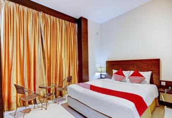 OYO 90350 Hotel Five Star 2 allows 18 year olds to book a room