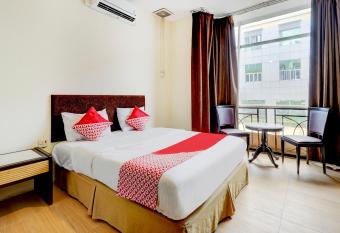 OYO 90351 Hotel Five Star 1 allows 18 year olds to book a room