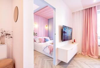 Apartamenty Flat White Obywatelska 49 has Balcony rooms