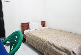 SPOT ON 90365 Rumah Kost Alor allows 18 year olds to book a room