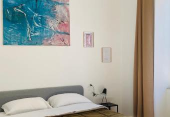 The Roof Garden - Bed&Breakfast allows 18 year olds to book a room