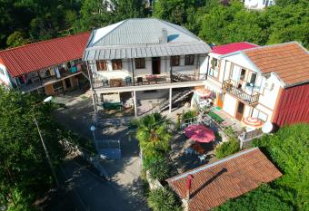 Guest House Nino has Balcony rooms