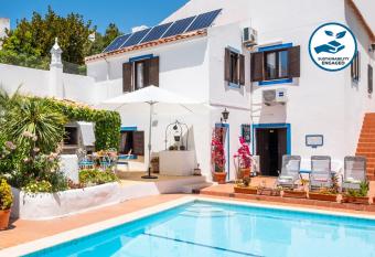 Villa Marrakech by Algarve Vacation allows 18 year olds to book a room