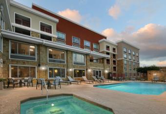 Drury Inn & Suites San Antonio Airport has Balcony rooms