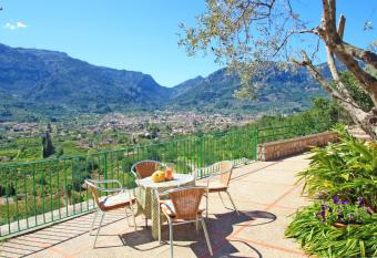 Can Bac has Balcony rooms