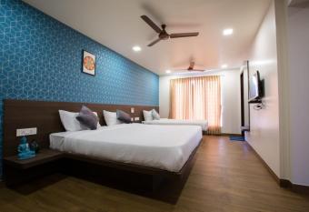 HOTEL VINTAGE CASTLE allows 18 year olds to book a room