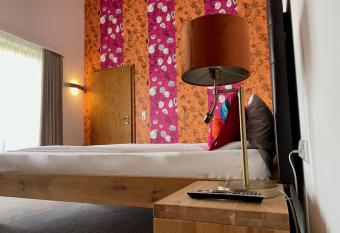 Sapia Hotel Rheinsberg has rooms with a private hot tub
