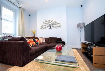 Jay s Apartment Aberdeen allows 18 year olds to book a room