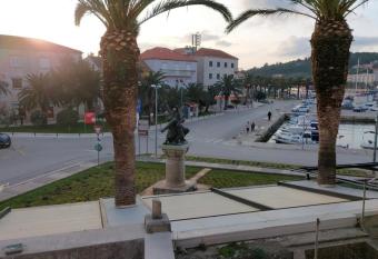 APARTMENT TOMA has Balcony rooms