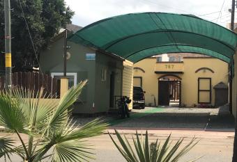 Casa de Lola allows 18 year olds to book a room