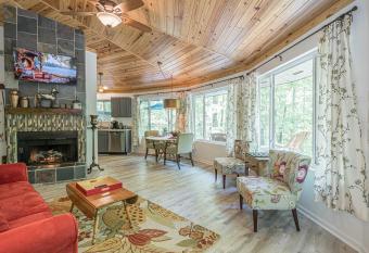 Nordic Overlook has Balcony rooms