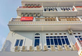 OYO 90389 Pondok Vanilla allows 18 year olds to book a room