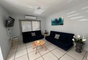 CASA BRISA Y DEPARTAMENTOS! A 3 min la Playa&Malecon has Balcony rooms