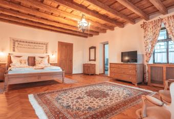 Pensiunea Zidul Cet    ii has Balcony rooms