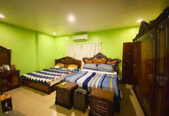 B2 - Spacious 3BR House with Netflix, Fiber Wifi, Parking, Balcony has Balcony rooms