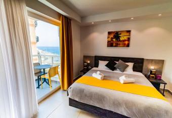 Hotel Shoreline has Balcony rooms