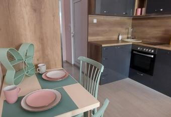 HostEx Pastello Deluxe Studio allows 18 year olds to book a room