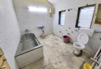 3BHK BathTub Bungalow s With Swimming Pool In Lonavala has Balcony rooms