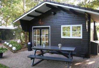 Blokhut De Vlinder gelegen nabij het Pieterpad has Balcony rooms