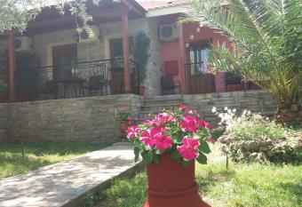 Studios Elianthos has Balcony rooms