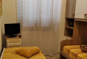 Struttura Stella has rooms with a private hot tub