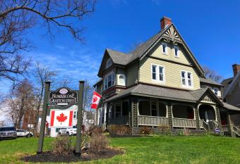 No 1 Grafton Inn has rooms with a private hot tub