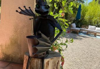 Villa Bleucassis has Balcony rooms