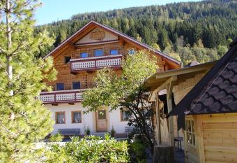 Chalet Auhof Flachau has Balcony rooms