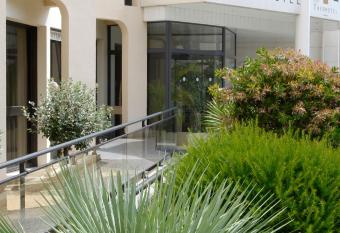 Thermotel allows 18 year olds to book a room