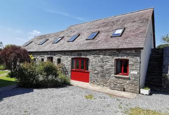 Wellstone Cottages - Coach House has Balcony rooms